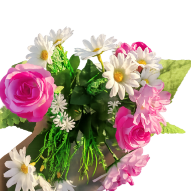 Ρομαντική Σύνθεση με Ροζ Τριαντάφυλλα και Μαργαρίτες