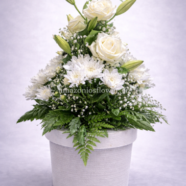 Πένθιμη Σύνθεση με Λευκά Τριαντάφυλλα και Κρίνα