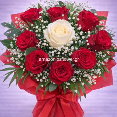 Ρομαντική Ανθοδέσμη με Κόκκινα και Λευκό Τριαντάφυλλο